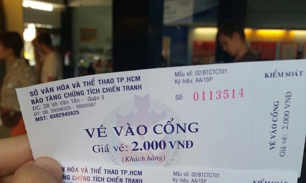 Vé vào cổng Bảo tàng Chứng tích Chiến tranh dành cho khách tham quan. 