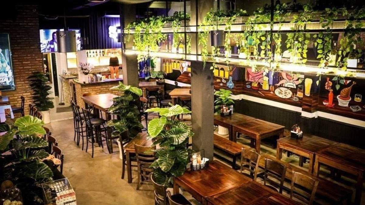 QUÁN NHẬU ĐÔNG VUI PHỤC VỤ MÓN NHẬU HẤP DẪN GẦN SÂN BAY
