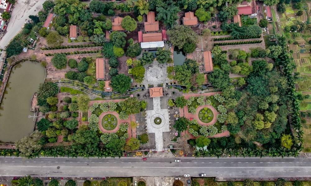 Đền Hai Bà Trưng Mê Linh Hà Nội nhìn từ trên xuống.