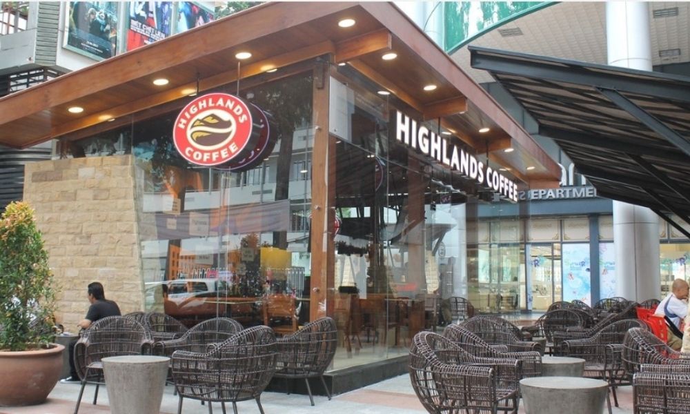 Highlands Coffee nổi bật với không gian rộng rãi và menu đặc trưng (Ảnh: Sưu tầm internet)