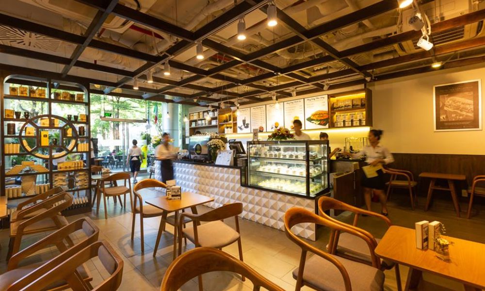 Quán cafe gần sân bay với thiết kế sang trọng và đậm chất Việt của Trung Nguyên Legend (Ảnh: Sưu tầm internet)