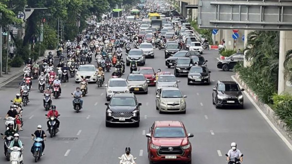 Ô tô và xe máy là phương tiện tự túc mà bạn có thể lựa chọn để tới Thảo Cầm Viên.