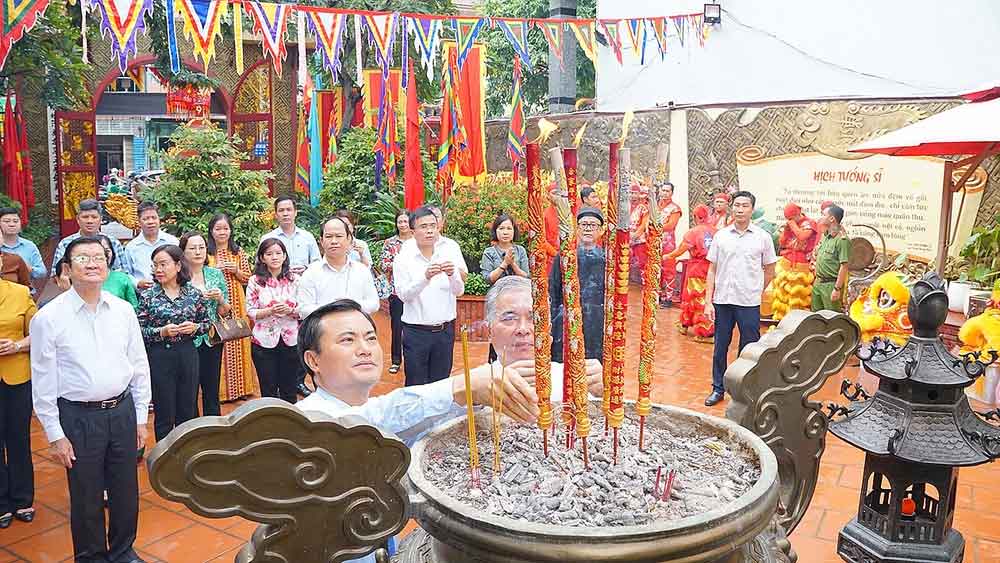 Lễ giỗ Hưng Đạo Vương hàng năm thường có sự tham gia của đại diện các ban ngành và đông đảo người dân
 