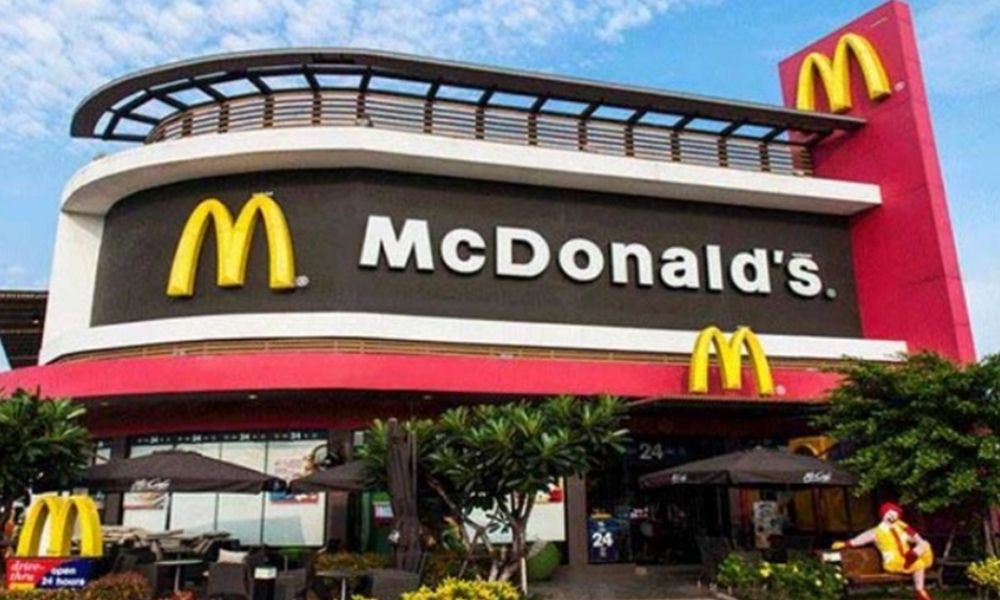 McDonald's Tân Sơn Nhất phục vụ 24/24 gần sân bay (Ảnh: Sưu tầm internet)