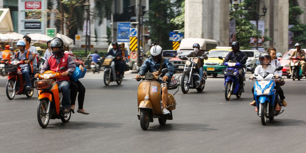 Nếu di chuyển bằng phương tiện cá nhân, bạn có thể đi theo hướng dẫn Maps