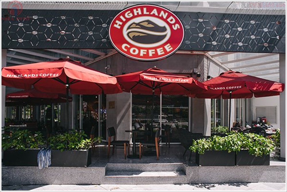 Highlands Coffee với không gian cực kỳ rộng rãi và thoáng đãng. (Ảnh: Sưu tầm Internet)