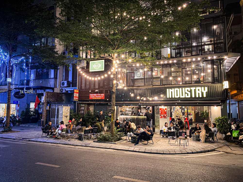 Industry Cafe có thiết kế hiện đại, phóng khoáng (Ảnh: sưu tầm Internet)