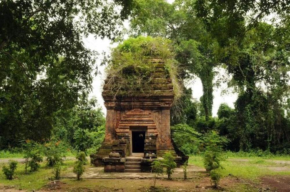 Toàn cảnh di tích tháp Chàm Yang Prong