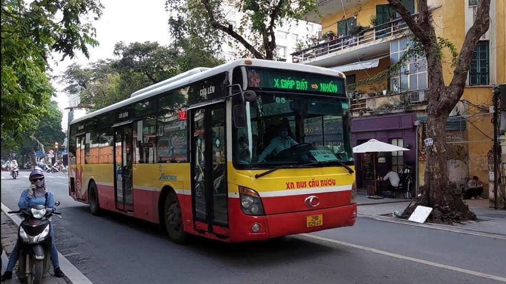 Có nhiều tuyến xe buýt di chuyển qua khu vực Văn Miếu - Quốc Tử Giám 