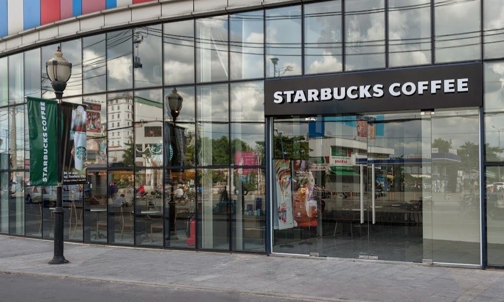 Quán cafe Starbucks Pandora City hiện đại, sang chảnh tại Tân Phú. (Ảnh: Sưu tầm internet)