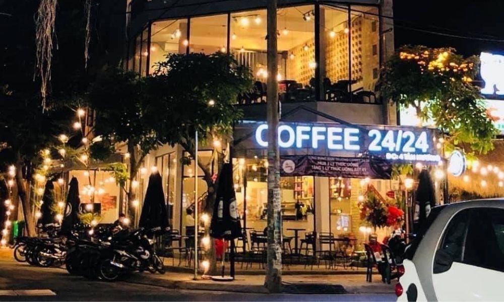 Quán cafe 24h Tân Phú được giới trẻ yêu thích. (Ảnh: construction2424.com)