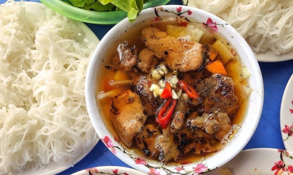 Bún chả Trang Thanh phù hợp với những người yêu thích bún chả truyền thống