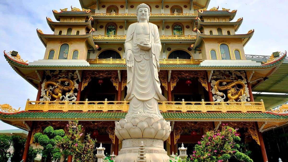 Chùa Vạn Đức - Khám phá ngôi chùa thiêng ở Tam Phú, Thủ Đức | Green SM