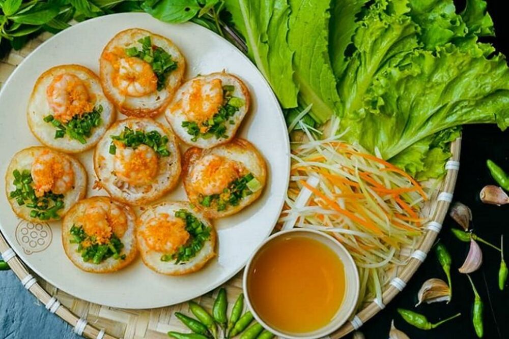 Bánh căn Đà Nẵng được bán ở nhiều địa điểm tại Thành phố Đà Nẵng (Ảnh: Sưu tầm Internet)