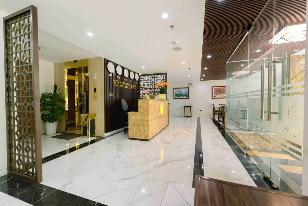 Khu vực lễ tân tại New Century Hotel