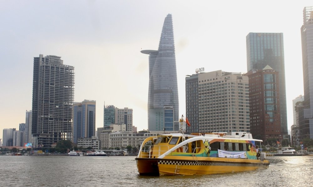 Waterbus là dịch vụ xe buýt sông Sài Gòn thú vị thu hút nhiều du khách. 