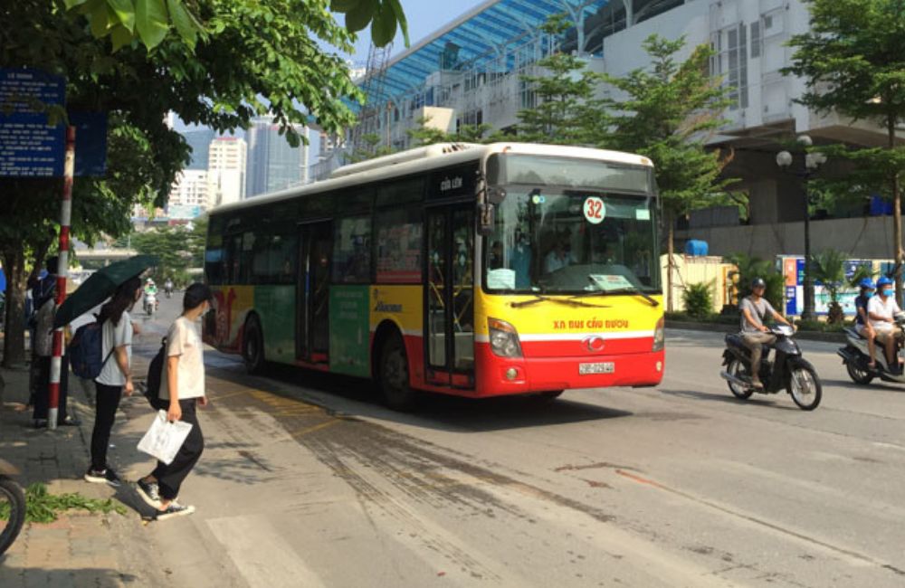 Các tuyến bus đi qua khu vực sân Hàng Đẫy 