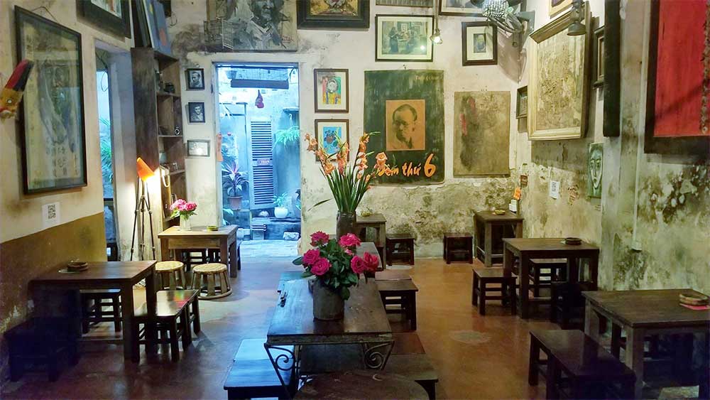 Cafe Cuối Ngõ mang hơi thở hoài niệm.  