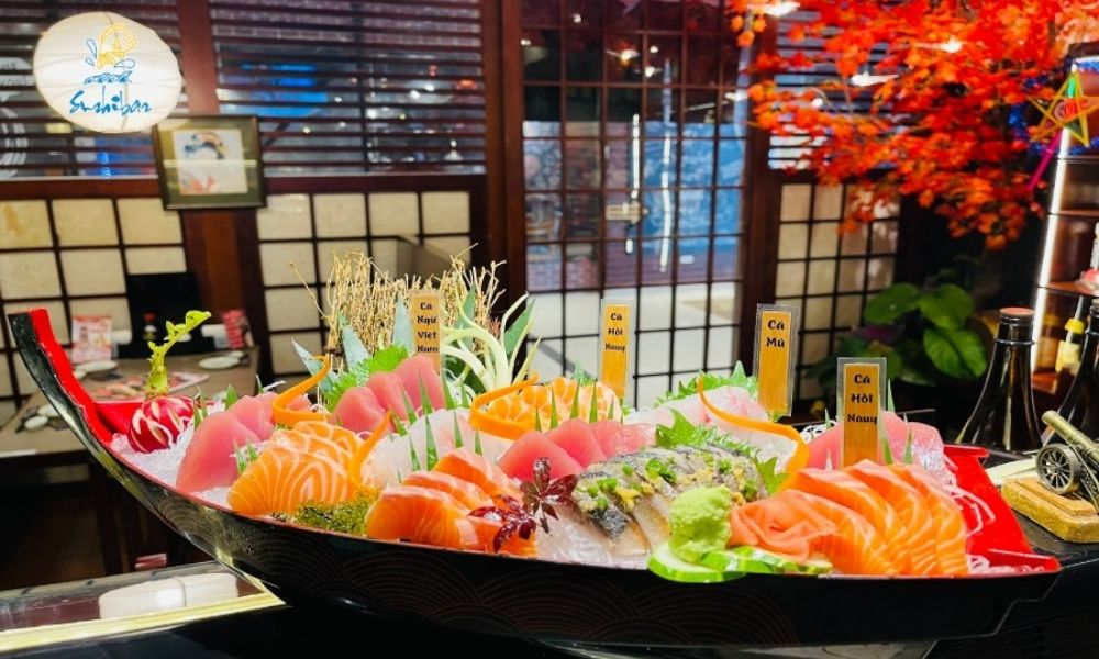 Thuyền sashimi siêu độc đáo tại IPH Xuân Thủy