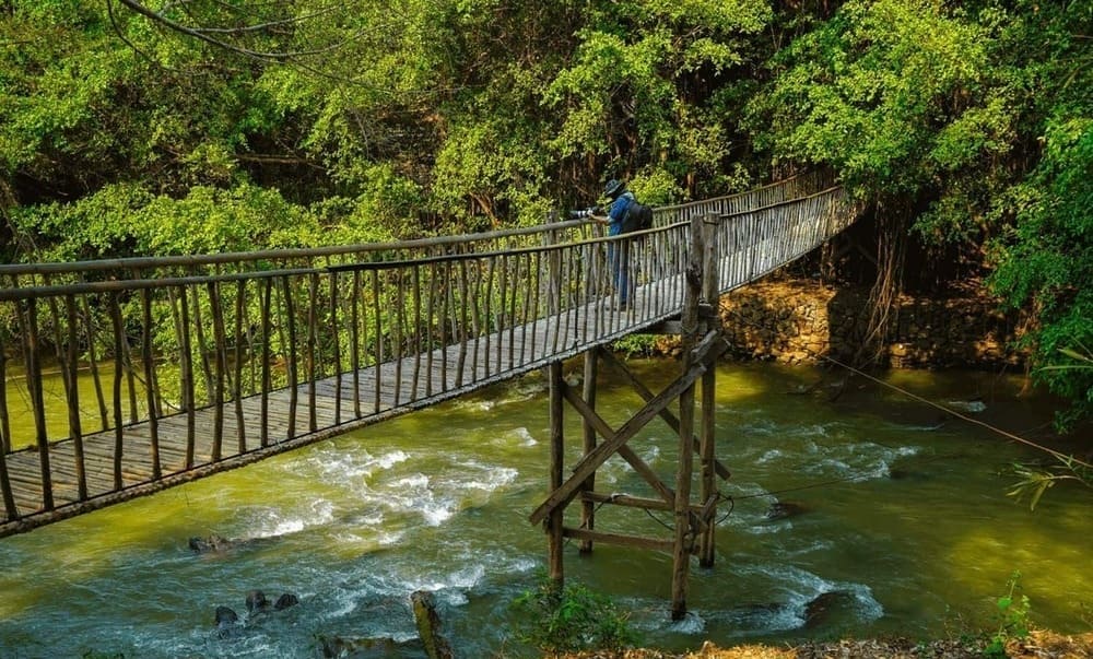 Cầu treo Buôn Đôn là địa điểm check-in thu hút nhiều du khách