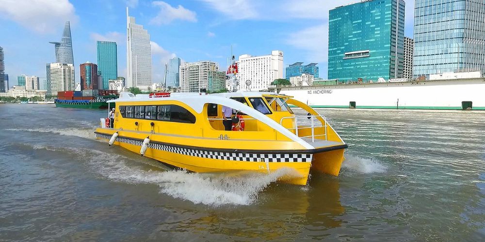 Đến bến Bạch Đằng bằng waterbus