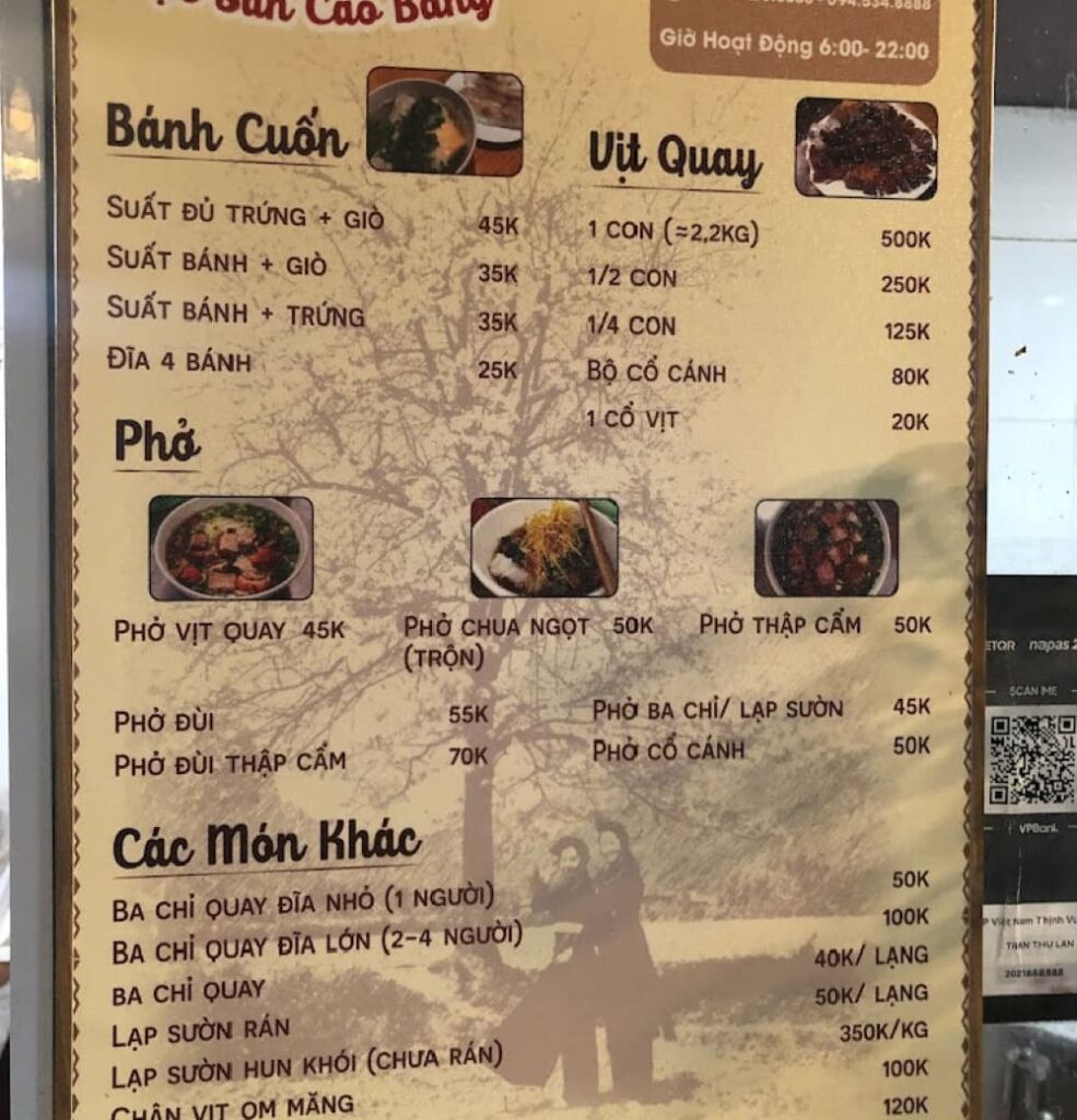 Một góc menu quán Phở Vịt Quay trên đường Trung Kính, Hà Nội 