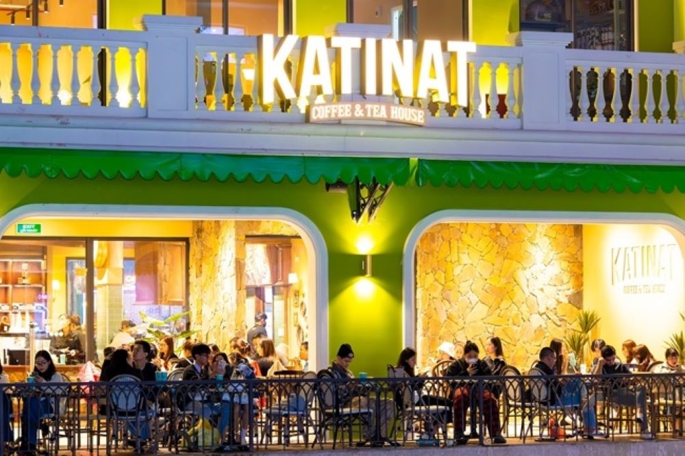 KATINAT tại Grand World là quán cafe mang vẻ đẹp hiện đại và cổ kính của Châu Âu
