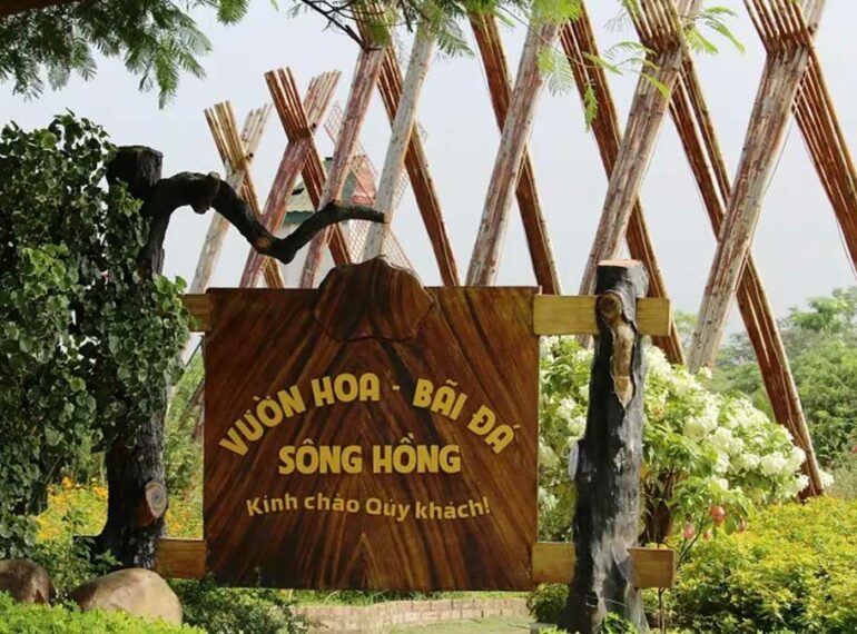 Vườn hoa bãi đá sông Hồng: Không gian sống ảo cho các nàng thơ