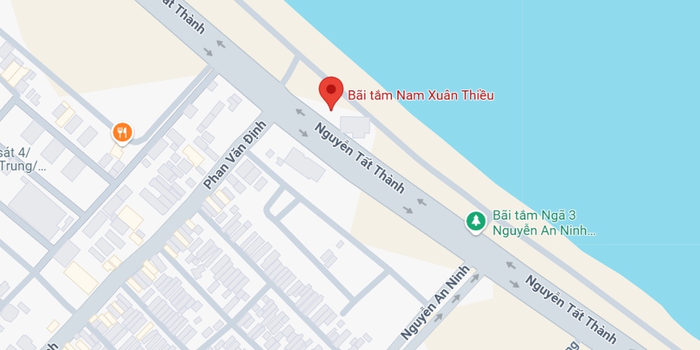 Bãi biển Xuân Thiều thuộc quận Liên Chiểu, đường đi khá thuận tiện (Ảnh: Google maps)