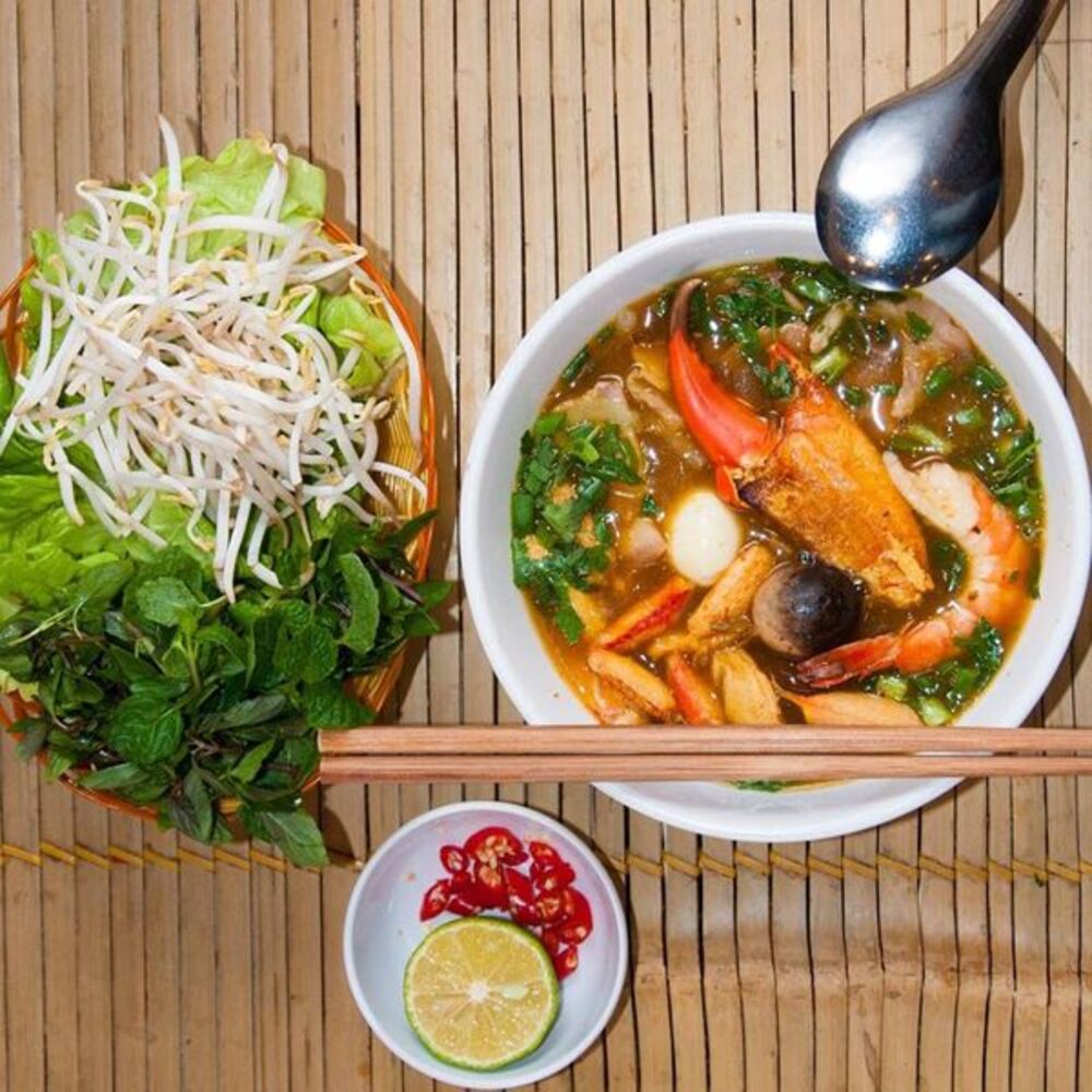 Bánh canh ghẹ Út Còi được rất nhiều người yêu thích với hương vị đậm đà.
