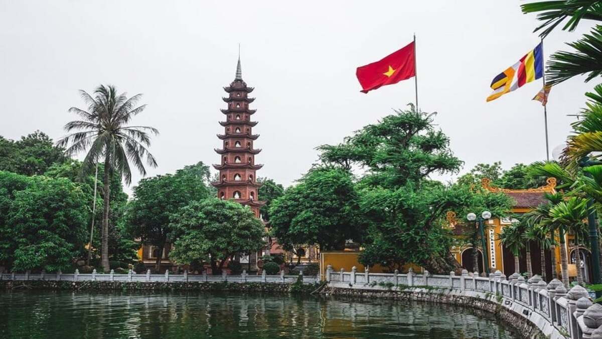Ghé thăm Chùa Trấn Quốc: Chốn tâm linh ngàn tuổi bên hồ Tây | Xanh SM