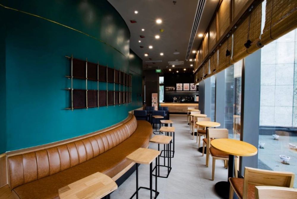 Starbucks Vincom Trần Duy Hưng mang đậm phong cách hiện đại 