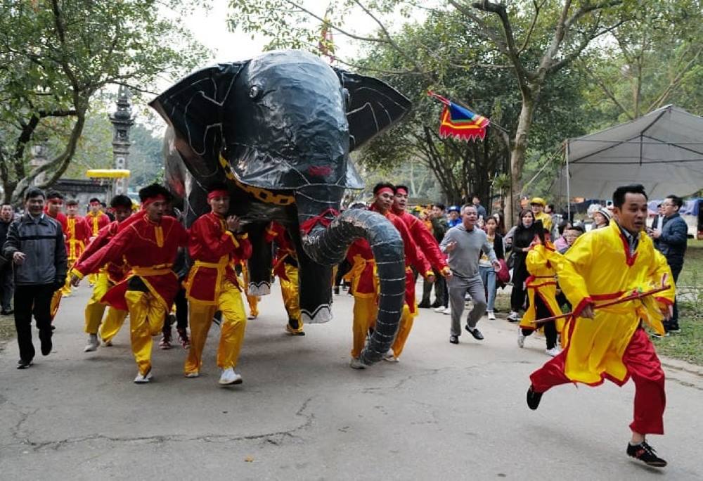 Hội Gióng là một lễ hội truyền thống ca ngợi chiến công của Thánh Gióng
