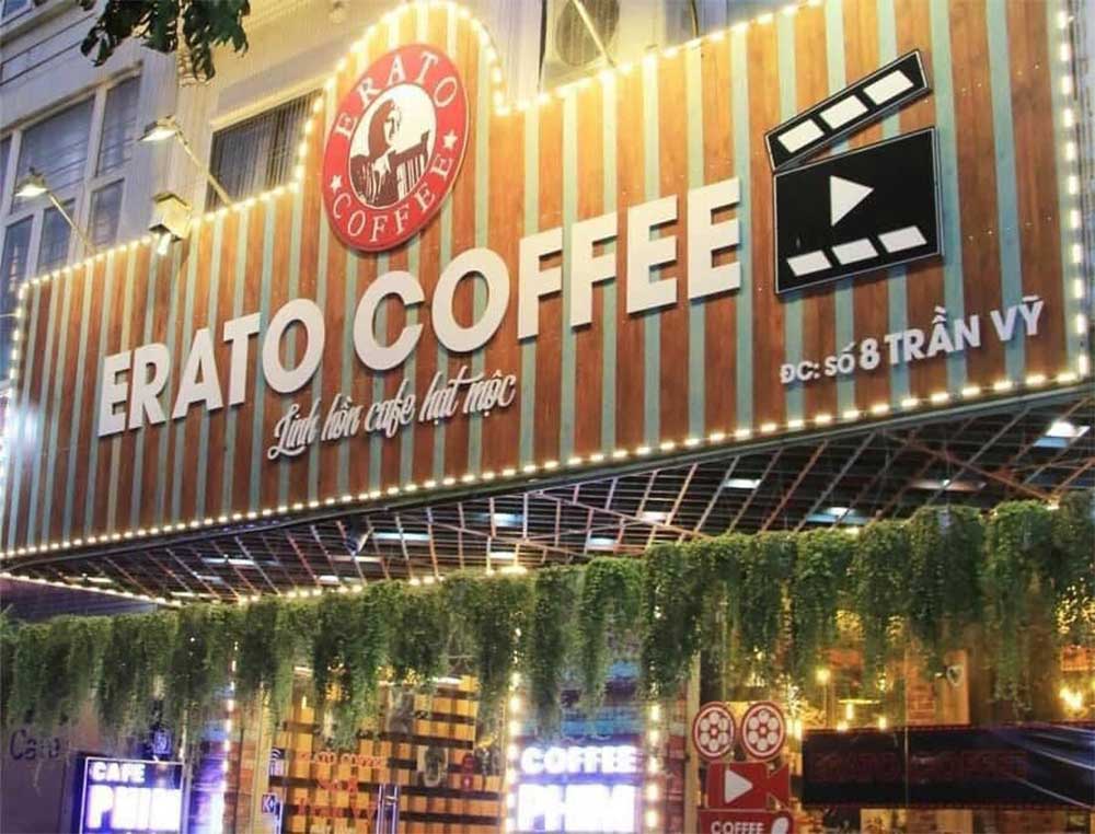 Erato là quán cafe kết hợp chiếu phim.  