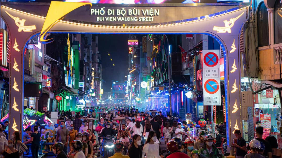 Phố đi bộ Bùi Viện: Điểm đến “không ngủ” tại Sài Gòn | Xanh SM