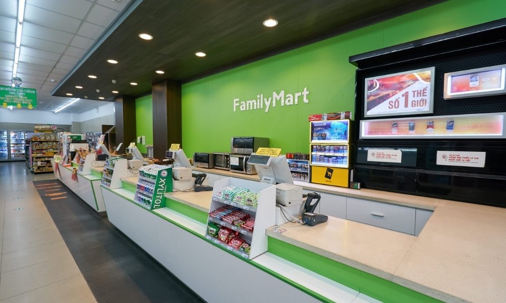 FamilyMart - Siêu thị Quận 1 mở cửa 24/7 được nhiều khách hàng yêu thích