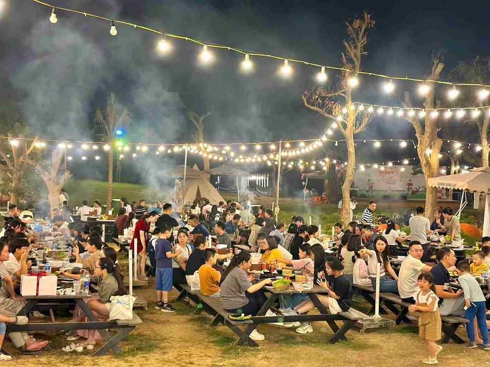 Thưởng thức BBQ cùng gia đình và bạn bè tại cafe bãi đá sông Hồng 