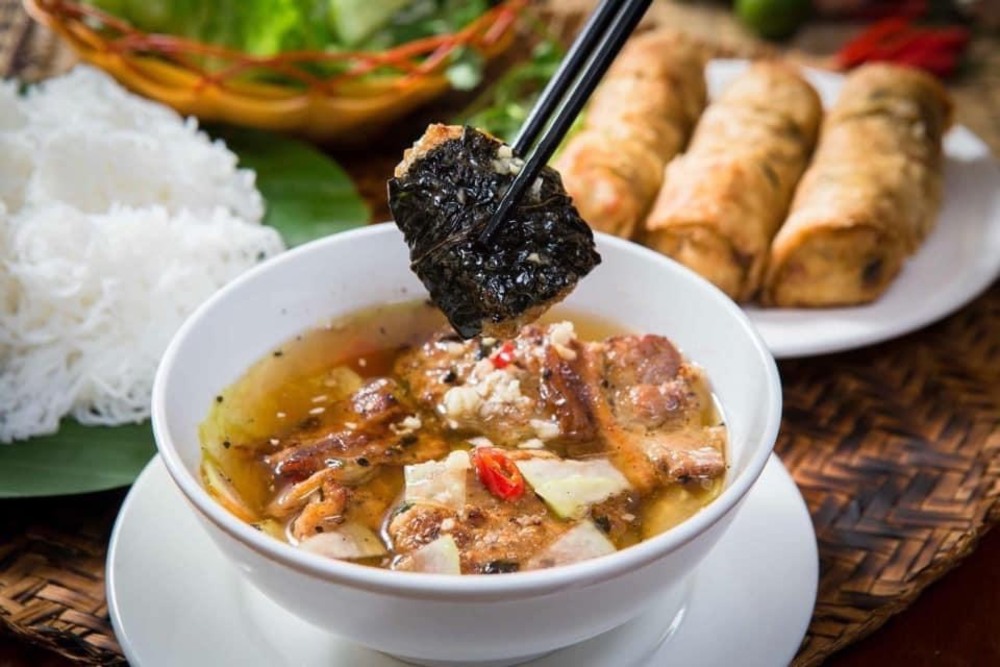 Bún chả Sinh Từ chinh phục thực khách nhờ nước chấm công thức đặc biệt. (Ảnh: Sưu tầm Internet)