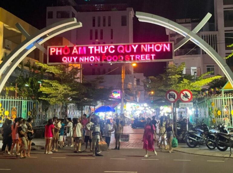 Phố ẩm thực Quy Nhơn