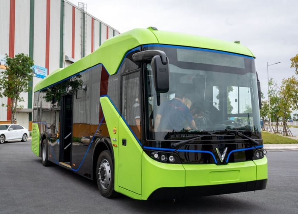 Di chuyển đến công viên Nghĩa Đô bằng xe bus tiết kiệm chi phí 
