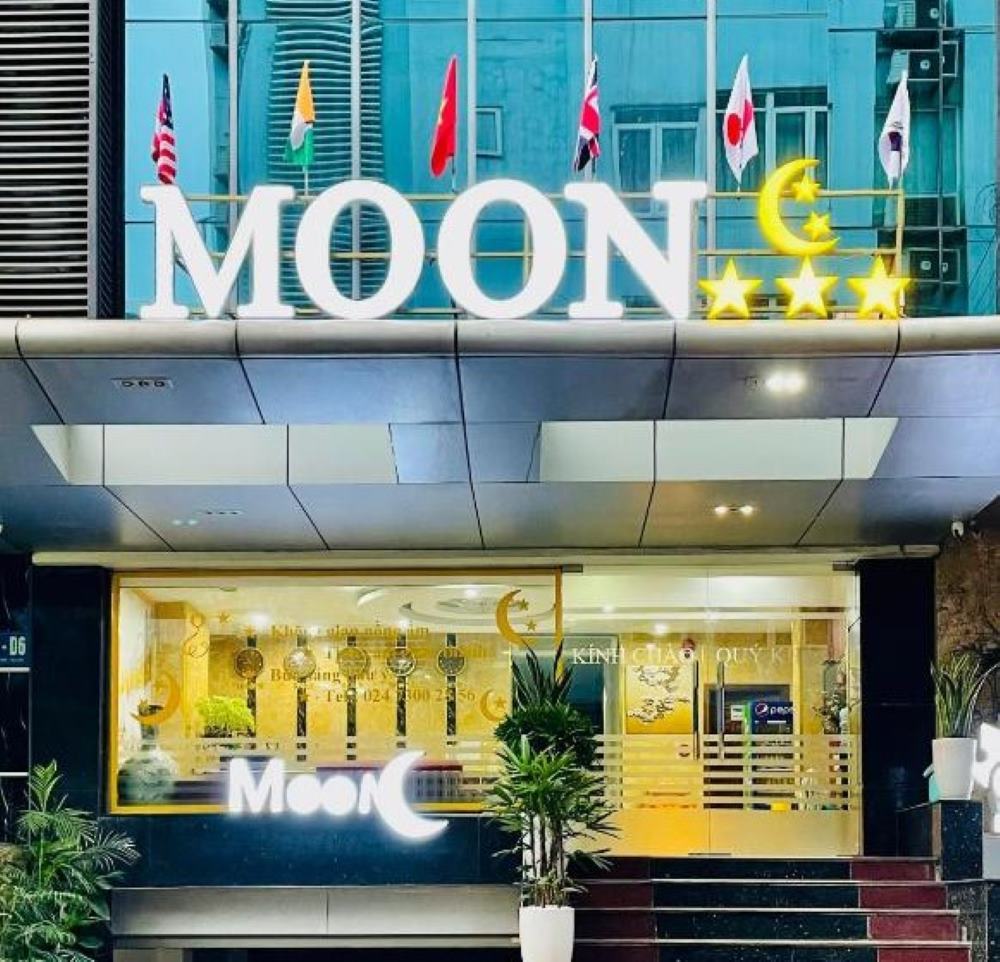 Không gian bên ngoài tại Moon Hotel