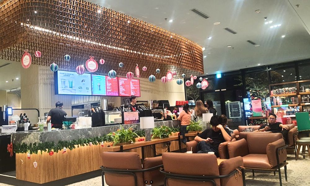 Không gian Starbucks tại Lotte Mall Tây Hồ.