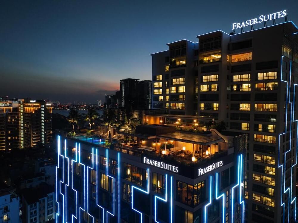 Fraser Suites Hà Nội sở hữu view toàn cảnh hồ Tây xịn sò (Ảnh: booking.com)