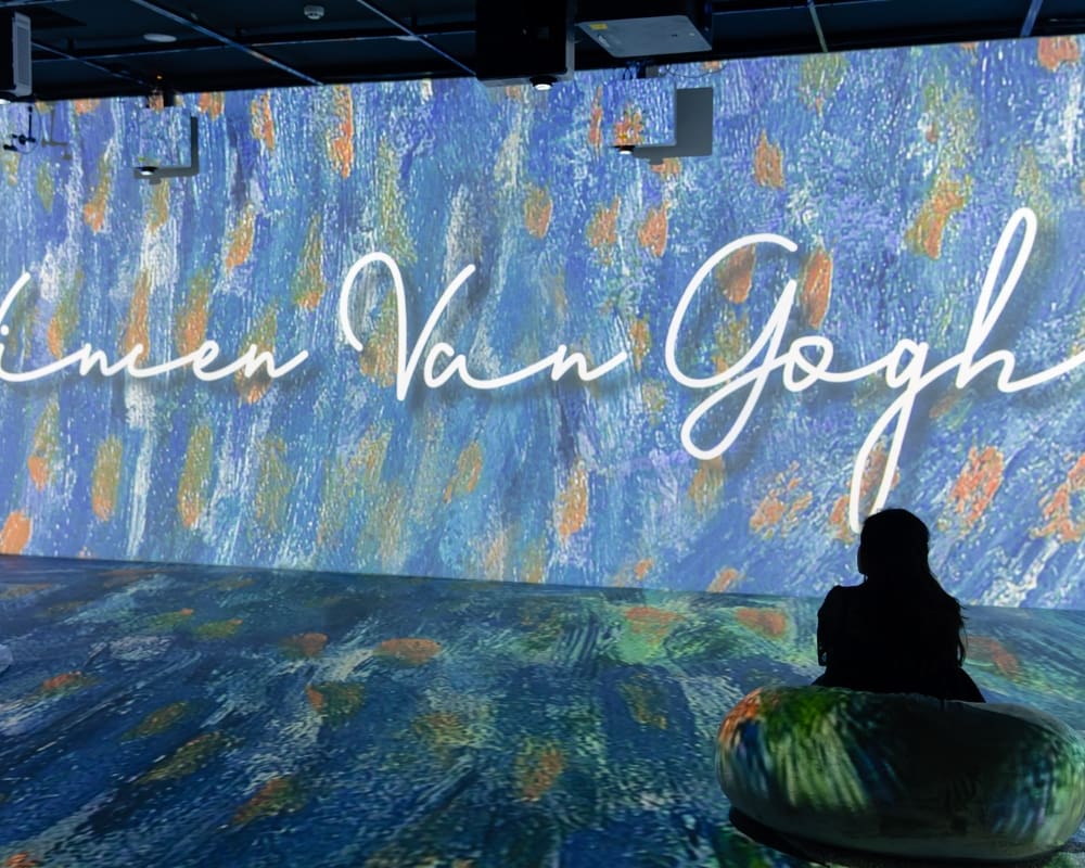 Góc check-in đầy nghệ thuật tại triển lãm Vincent Van Gogh