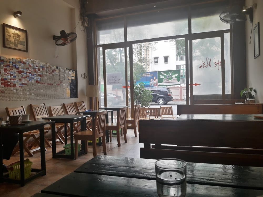 Cafe Nhân 1946 là địa chỉ lý tưởng cho những ai yêu thích Hà Nội xưa