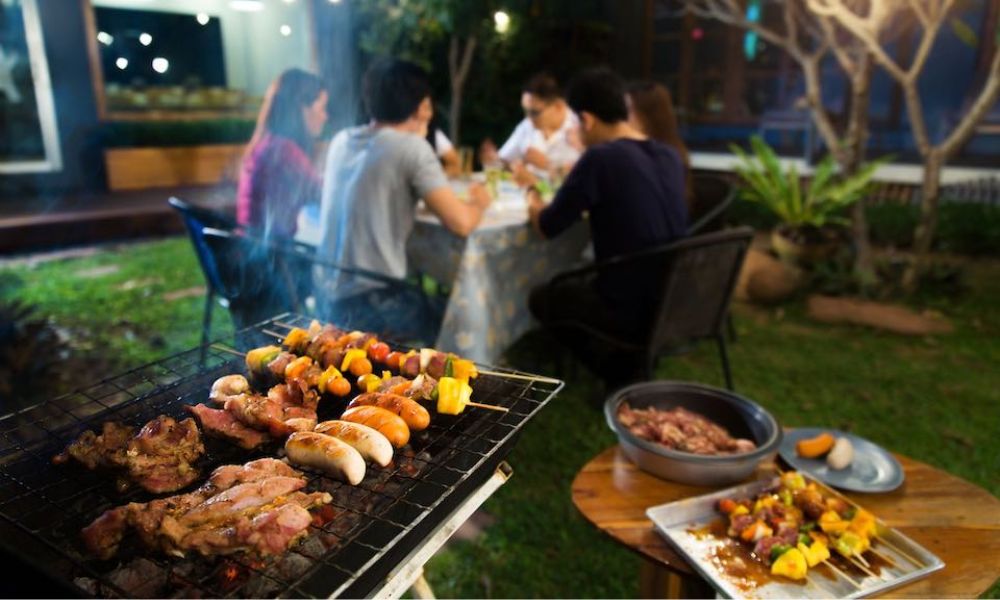 Tổ chức tiệc BBQ ngoài trời cùng gia đình