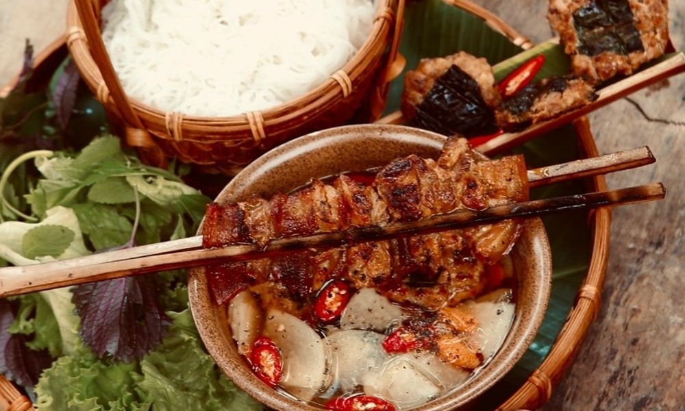 Bún chả ngon Cầu Giấy được bày trí độc lạ