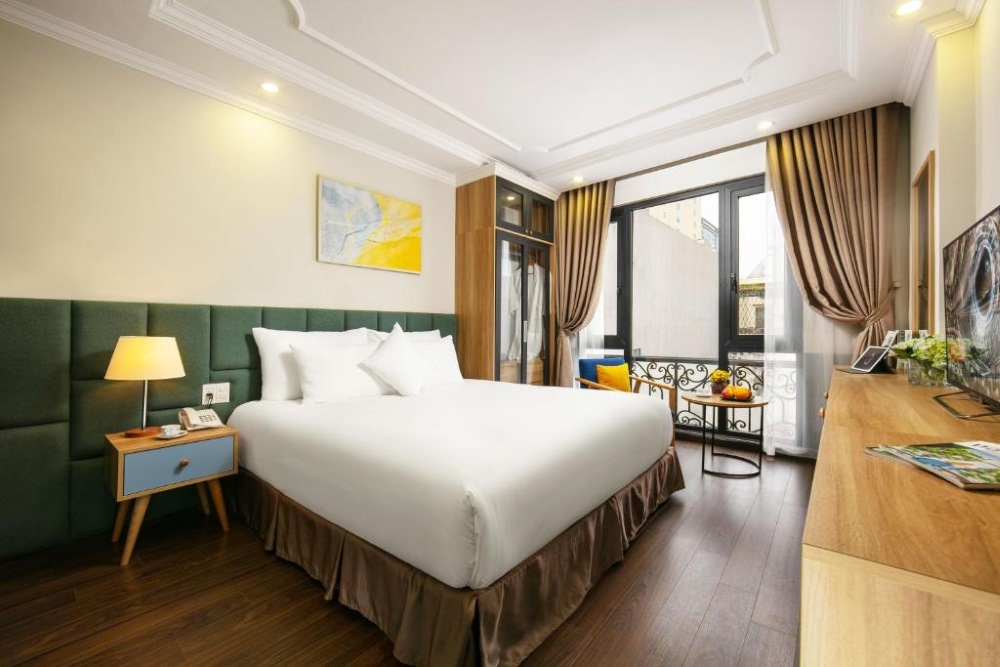 Không gian phòng nghỉ của C'bon Hotel