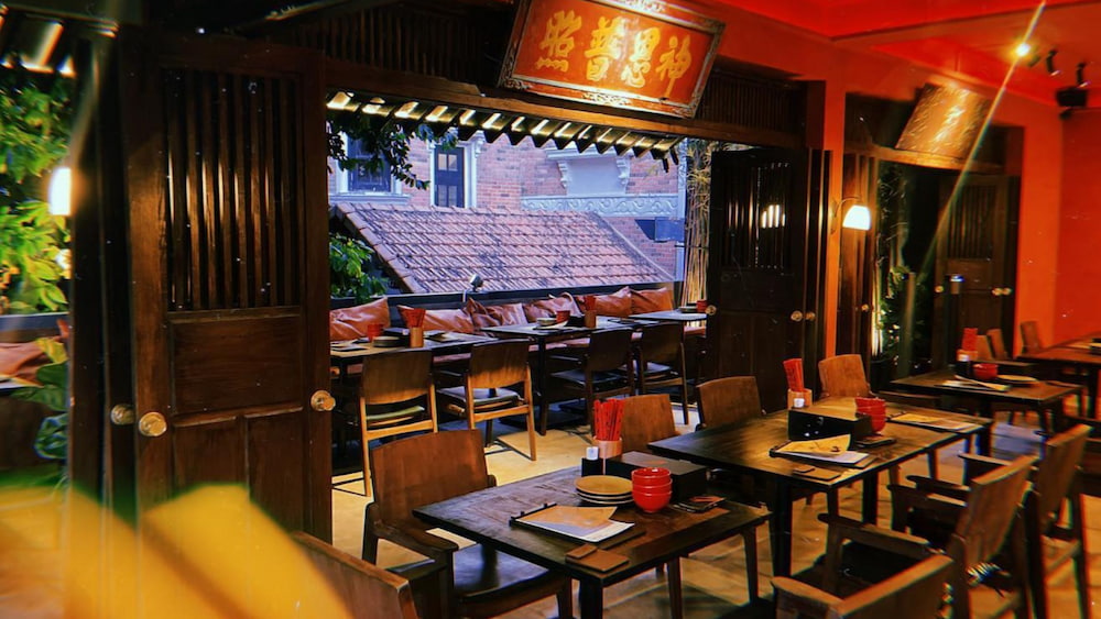 Baozi Restaurant kết hợp giữa yếu tố hiện đại và nét truyền thống văn hóa Á Đông.