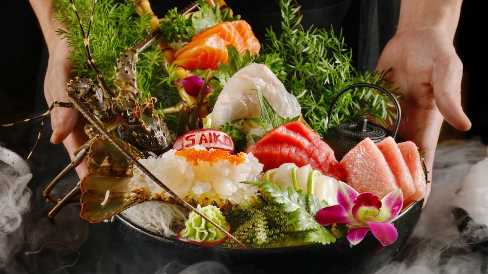 Thực đơn tại Saiko Sushi được chế biến từ nguyên liệu tươi nhập khẩu từ Nhật Bản.